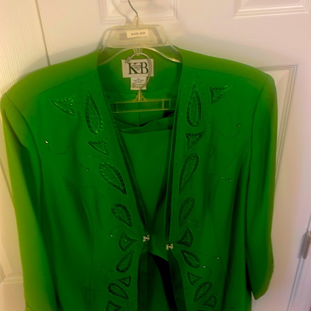 Kermit green classic Skirt suit. Great for any classy occasions. Worn once.